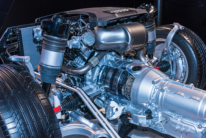 パワートレーンの回転軸が回っているところが見えた