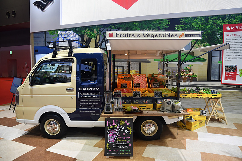 キャビン後方に大きなペースを設けているため、ドアの後ろに通常のキャリイにはない窓が備える。荷台の長さも十分に確保されている