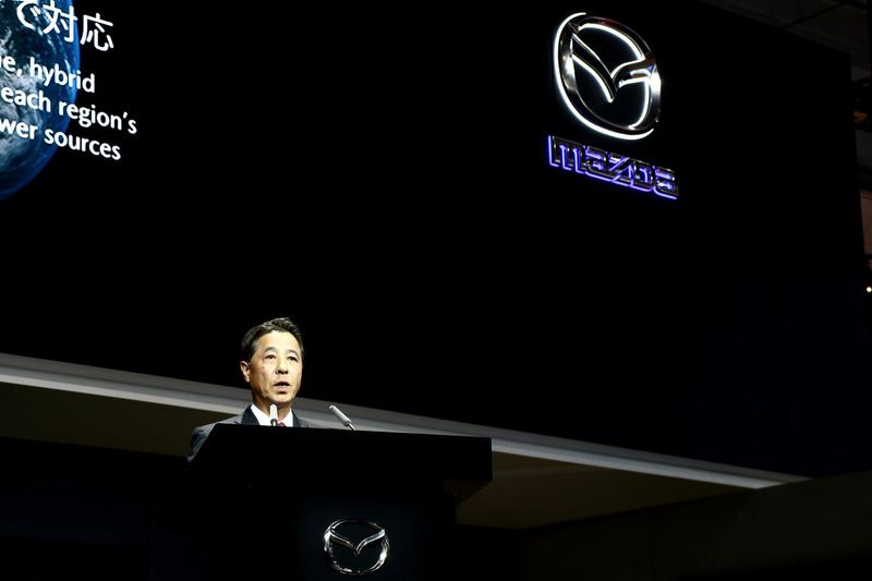 プレスカンファレンスでスピーチを行なったマツダ株式会社 社長兼CEOの小飼雅道氏