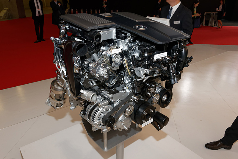 LS500のターボエンジンのカットモデルが見られる