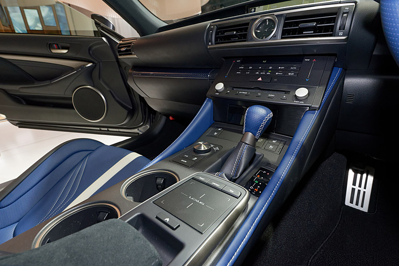 「RC F」の特別仕様車のインテリア