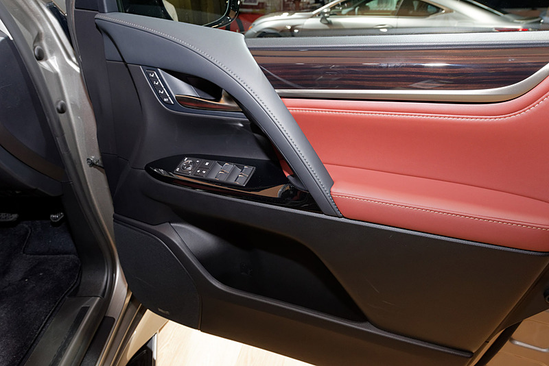 「LX570」のインテリア