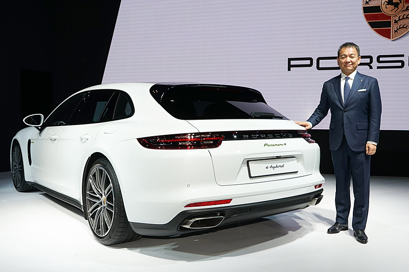 「パナメーラ4 スポーツツーリスモ」とポルシェジャパン株式会社 代表取締役 七五三木社長