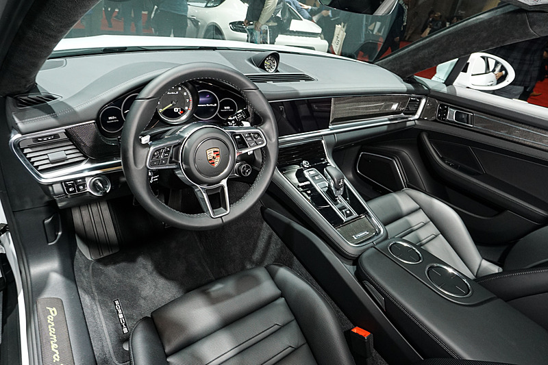 「パナメーラ ターボS E-ハイブリッド」