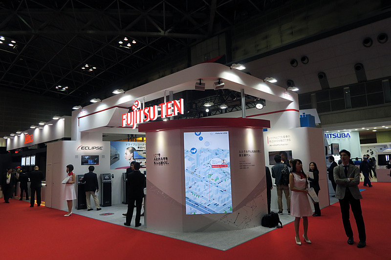 東6ホール E6108にある富士通テンのブース