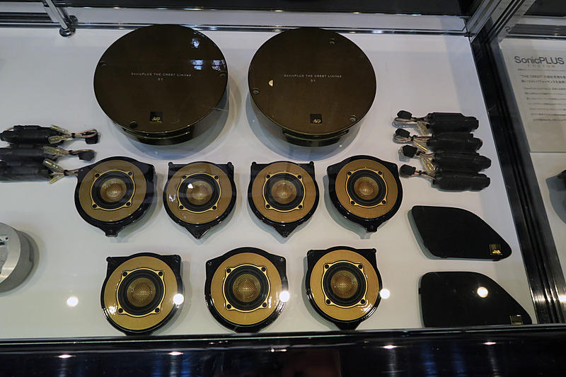 10セット限定でリリースされる、第2世代のメルセデス・ベンツ Sクラス専用のスピーカーパッケージである「SonicPLUS THE CREST Limited」