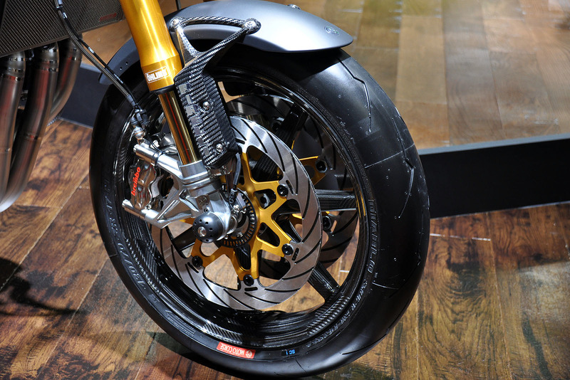 チタンエキゾーストやカーボンパーツでドレスアップ