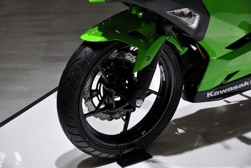 フロントブレーキはシングルディスク