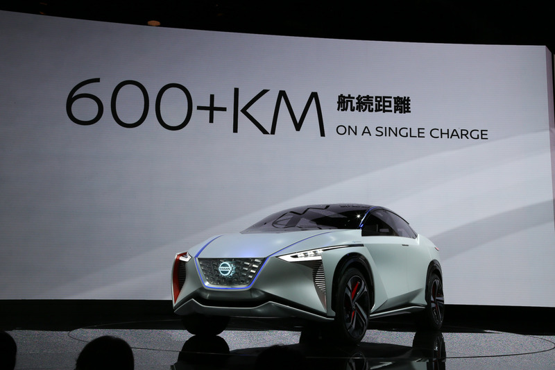 パワートレーンには高出力モーター2基を前後に搭載した「ツインモーター4WD」を採用し、320kW/700Nmという出力を発生させつつ、1充電あたりの航続可能距離を600km以上とした