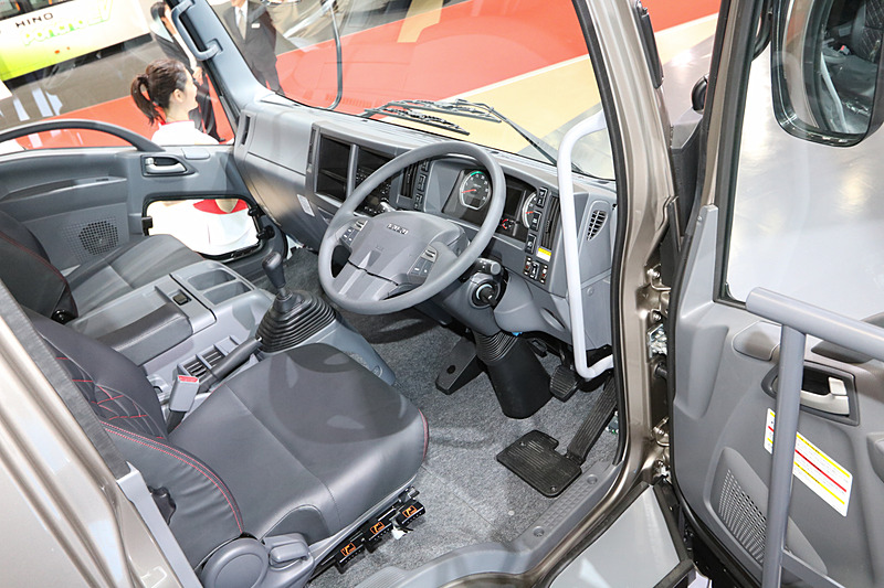 中型トラック「フォワード」いすゞ80周年記念モデル