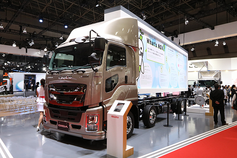 大型トラック「ギガ」いすゞ80周年記念モデル
