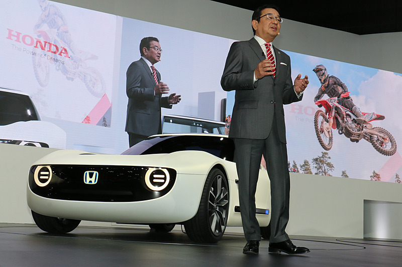 「Honda Sports EV Concept」はステージ上でアンベール