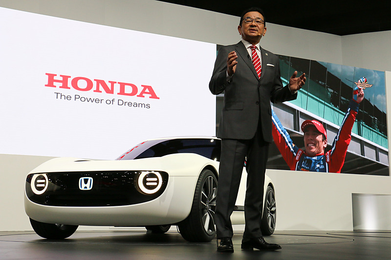 佐藤琢磨選手によるインディ500優勝を「大変喜ばしい歴史的なできごと」と語る八郷氏