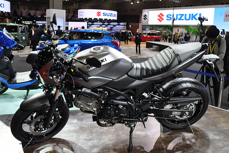 世界初公開の「SV650X」