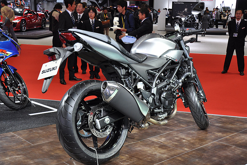 V型エンジンを採用したスリムなボディ