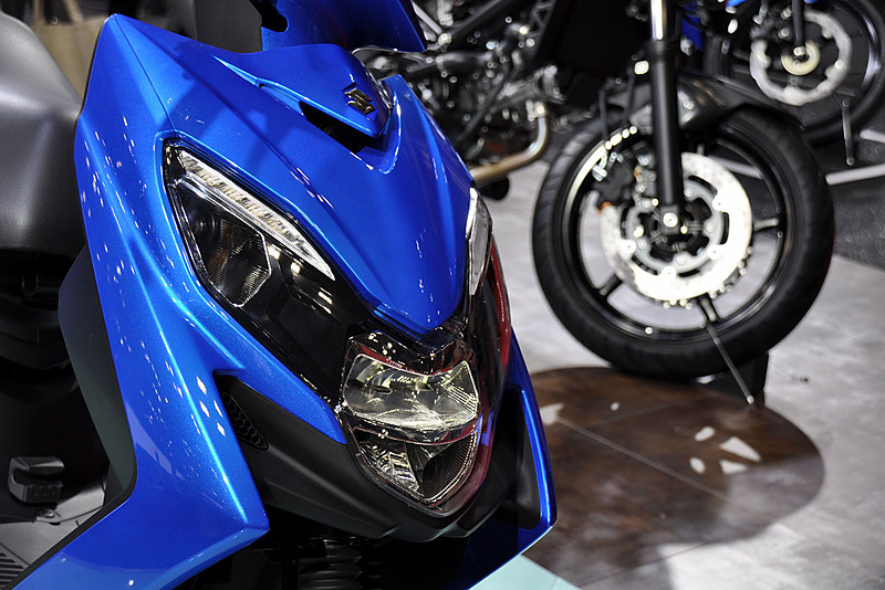 LEDヘッドライトを装備