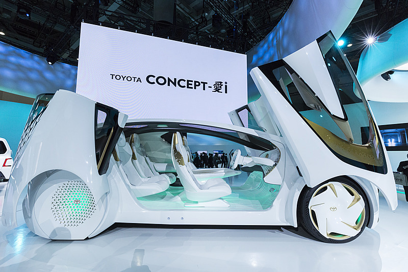 インテリアライトは通常時にはグリーン、自動運転時にはブルーに変わる