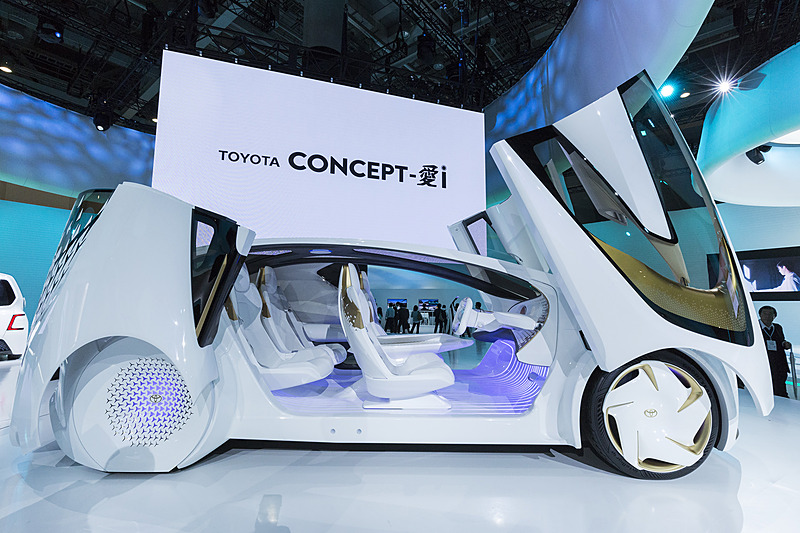 インテリアライトは通常時にはグリーン、自動運転時にはブルーに変わる