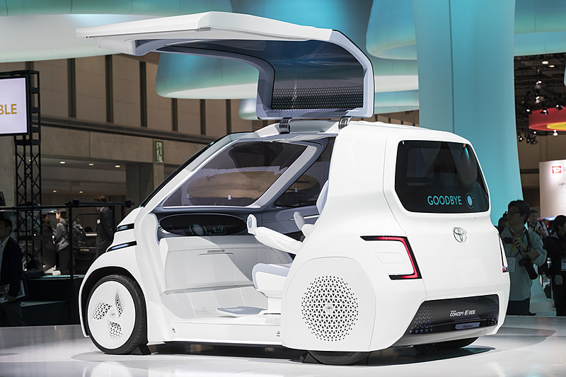 ガルウイングドアを開けたところ