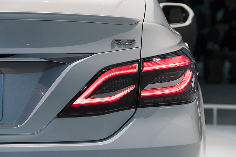 円をモチーフにした造形は消滅。エアロスタビライジングフィンが付いていることからもかなり市販モデルに近いデザインと言えそう