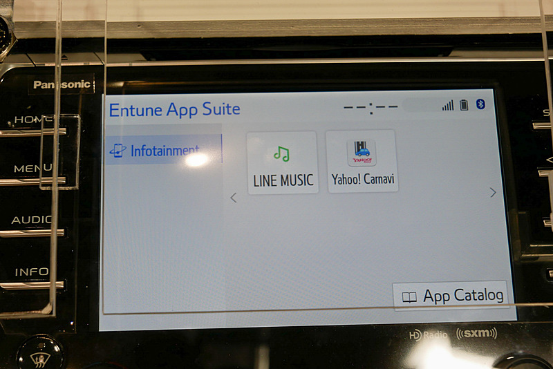 車載システムとスマートフォンをBluetoothで接続し、SDL対応アプリを車載システムから操作し、映像もスマートフォンから転送して表示できる