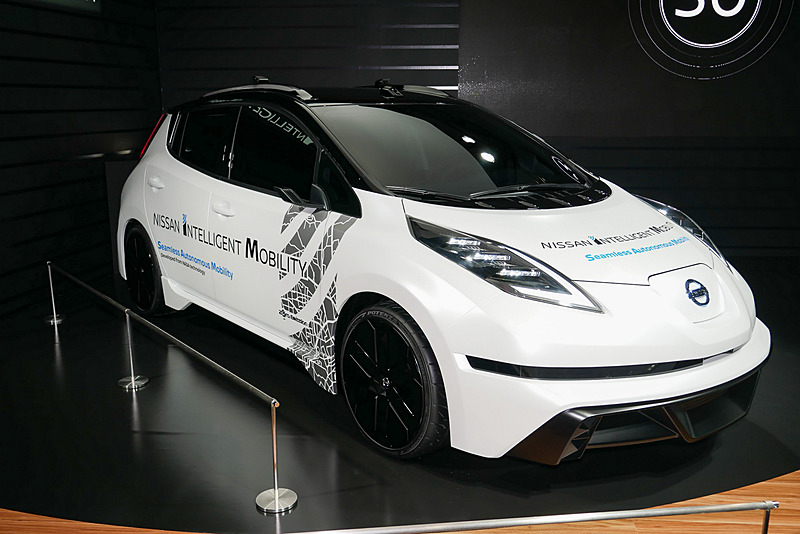 日産のEV「リーフ」をベースに、「ニッサン・インテリジェント・モビリティ」で取り組んでいるソリューションを盛り込んだコンセプトカーを展示
