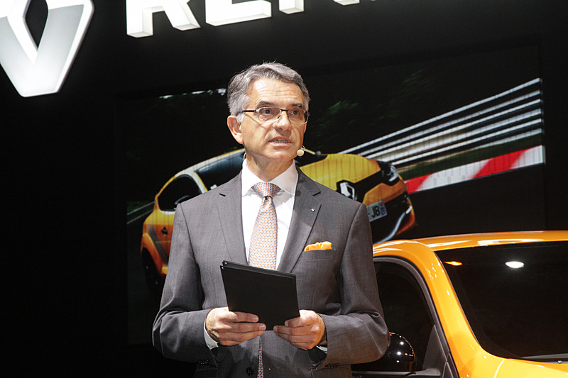 ジャパンプレミア（参考出展）となった新型「メガーヌ R.S.」の詳細を解説するルノー・スポール・カーズ ジェネラル・マネージャー パトリス・ラティ氏