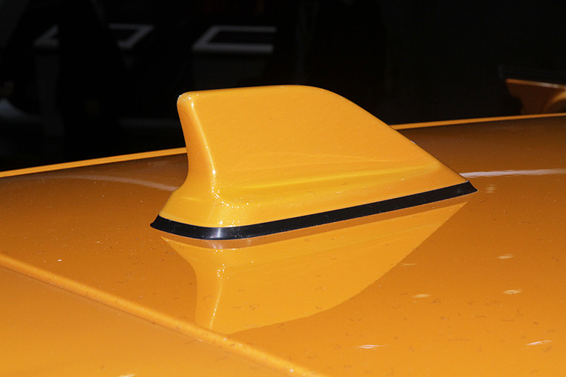 シャークフィンタイプのアンテナ