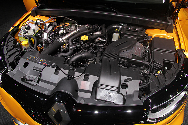 最高出力205kW（280PS）、最大トルク390Nmを発生する直列4気筒 1.8リッター直噴ターボエンジンを搭載