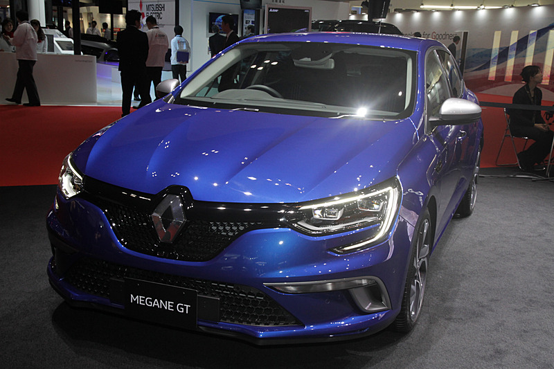 4コントロールを採用し、磨かれた走りと安全装備、先進の技術が凝縮された発表されたばかりの新型「メガーヌ GT」