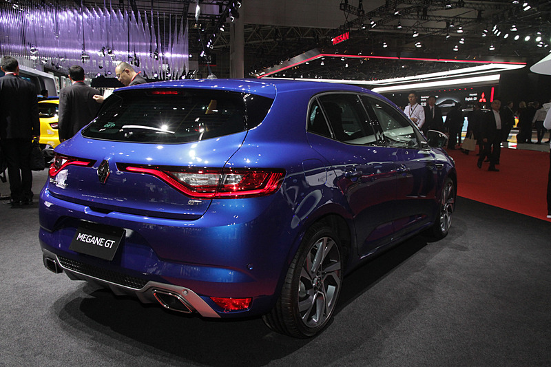 4コントロールを採用し、磨かれた走りと安全装備、先進の技術が凝縮された発表されたばかりの新型「メガーヌ GT」