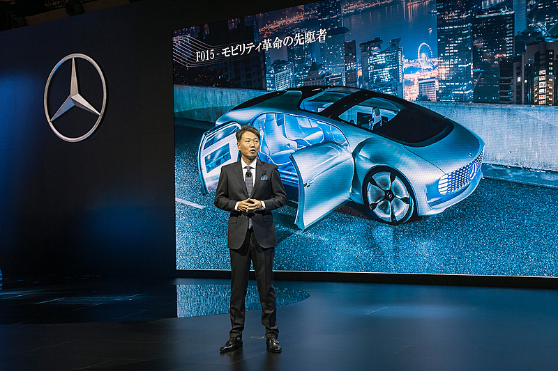 メルセデス・ベンツ日本株式会社 代表取締役社長兼CEO 上野金太郎氏。最先端技術を多くの人に知ってもらうための活動もしているとのことで、販売についてはAMG、スマートとも専売店をオープンさせたと紹介