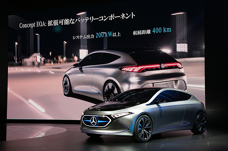 グリル部は選択されたドライブモードに合わせて見た目が変化する。バッテリーは拡張可能で希望の出力レンジや航続距離を選ぶことができる