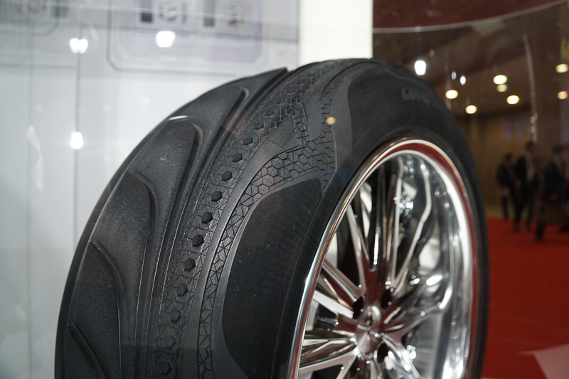 モーフィングタイヤ「Triple Tube（トリプル・チューブ）」