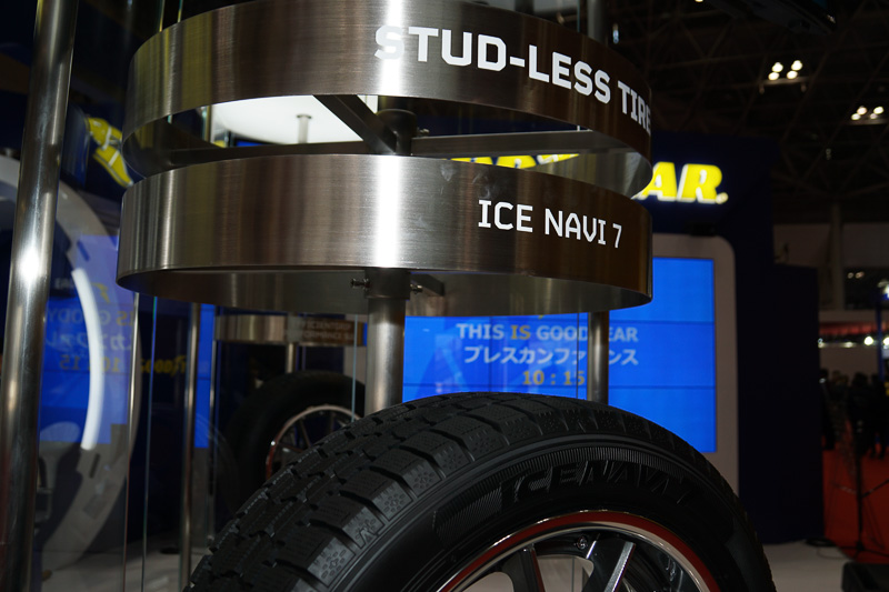 市販タイヤの展示