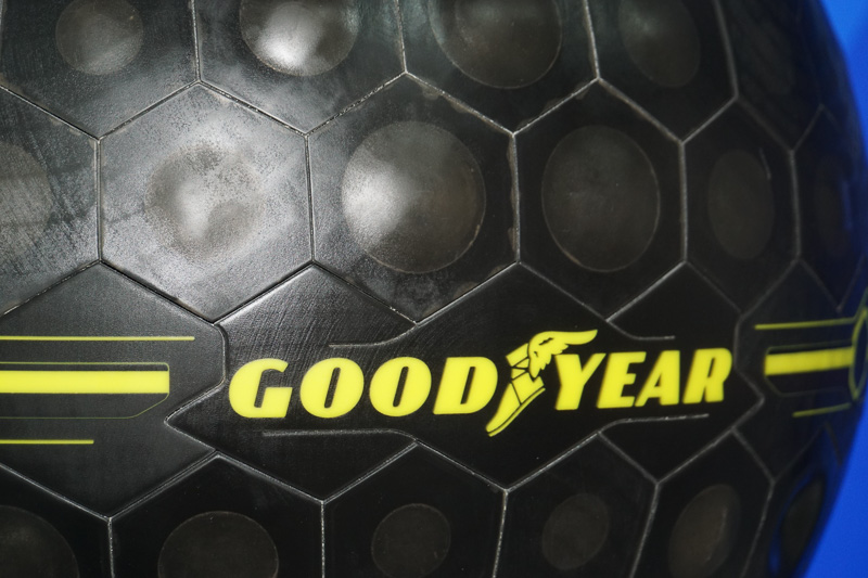 日本初公開のAI搭載球形タイヤ「Eagle 360 Urban」