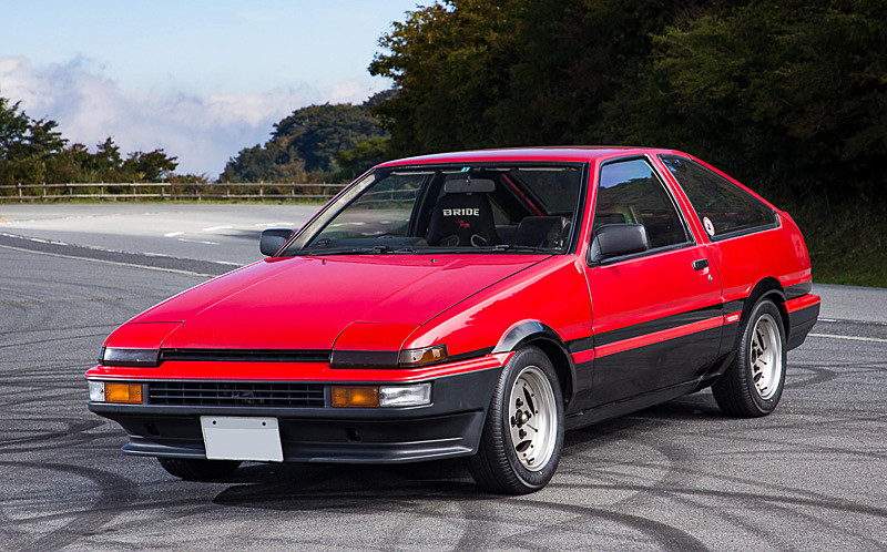 トヨタ スプリンタートレノ（AE86）に装着された｢ADVAN HF Type D｣。タイヤサイズは185/60 R14 82H