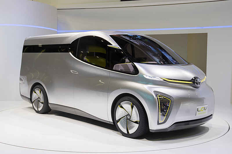 タイミング的にも「次期ハイエース？」と思われるかもしれないが、担当者によれば「あくまでもデリバリービジネス向けのコンセプトモデル」とのこと