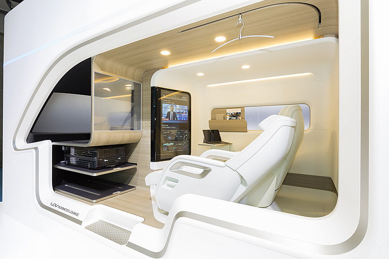 LCV BISINESS LOUNGE CONCEPTのモックアップ。ハイルーフ仕様をベースとしているため室内高もタップリ