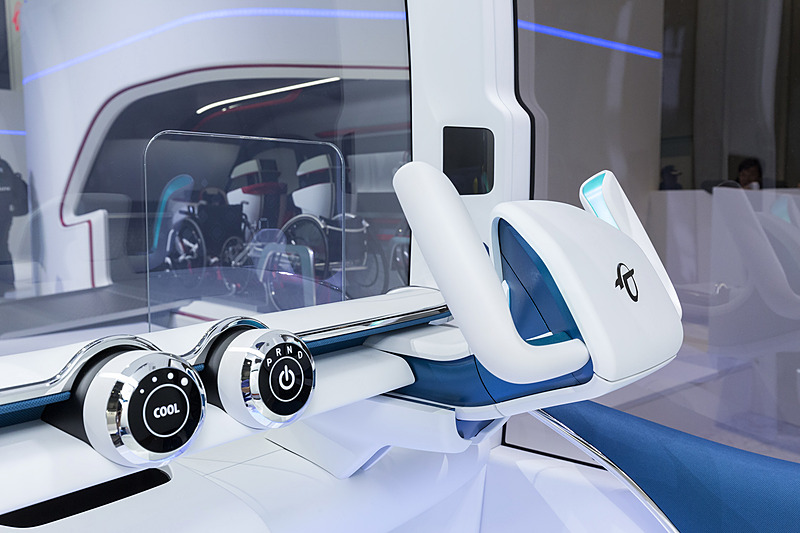 大型のHUDを装備する