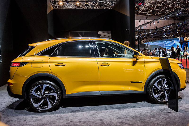 フラグシップ5ドアSUV「DS 7 クロスバック」