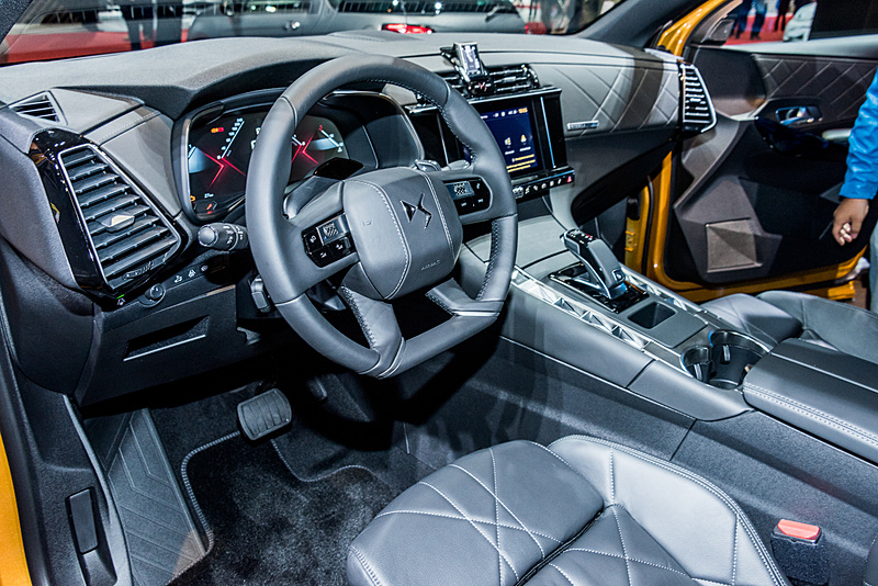 フラグシップ5ドアSUV「DS 7 クロスバック」のインテリア