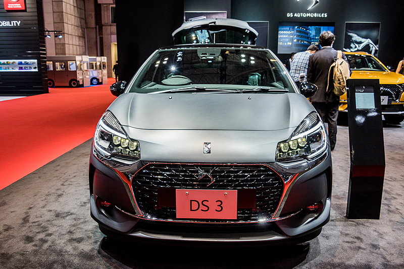 9月4日に発売した3ドアハッチバックモデル「DS 3」の限定車「DS 3 ダークサイド」。特殊なペイント技術「3Dスキンテクノロジー」が特徴
