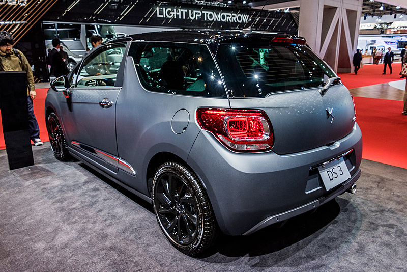 9月4日に発売した3ドアハッチバックモデル「DS 3」の限定車「DS 3 ダークサイド」。特殊なペイント技術「3Dスキンテクノロジー」が特徴