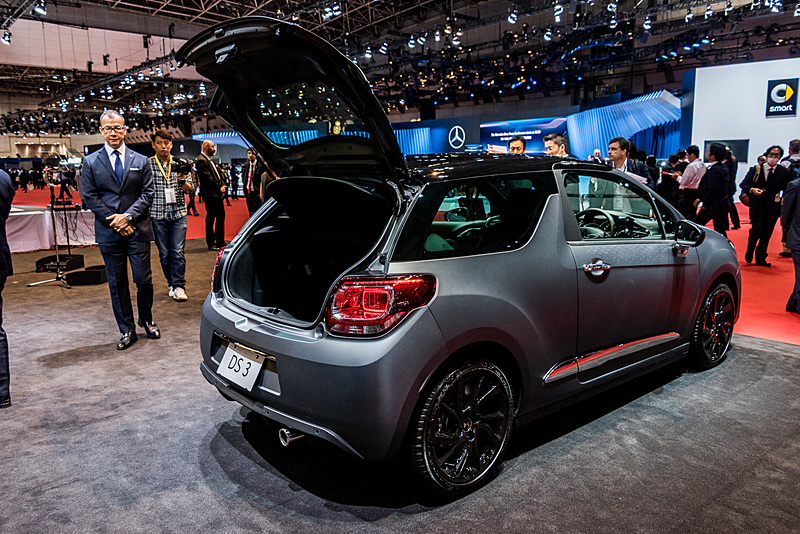 9月4日に発売した3ドアハッチバックモデル「DS 3」の限定車「DS 3 ダークサイド」。特殊なペイント技術「3Dスキンテクノロジー」が特徴