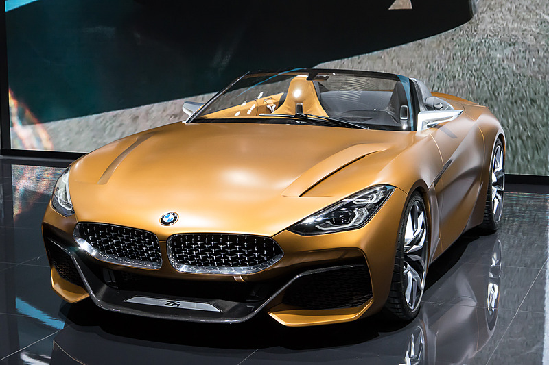 デザイン試作車の「コンセプト Z4」