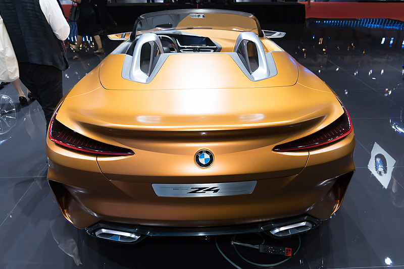 「コンセプト Z4」の内外装