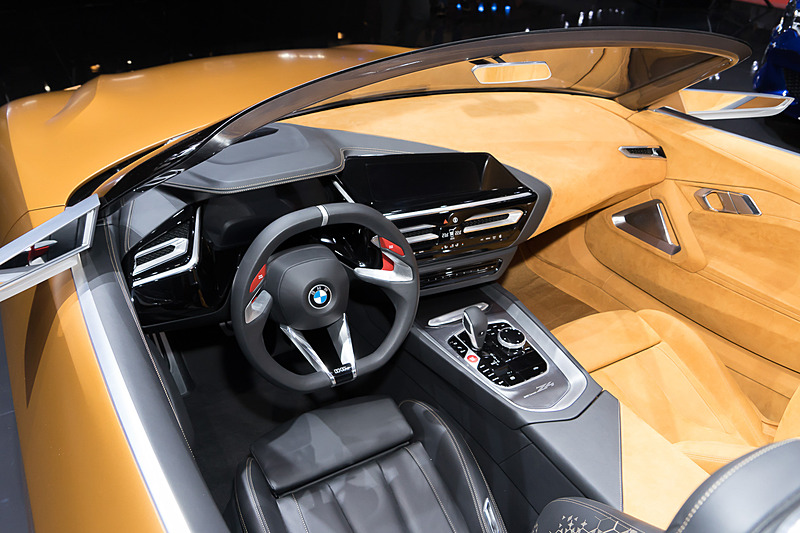 「コンセプト Z4」の内外装