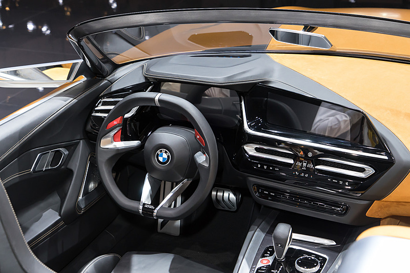 「コンセプト Z4」の内外装