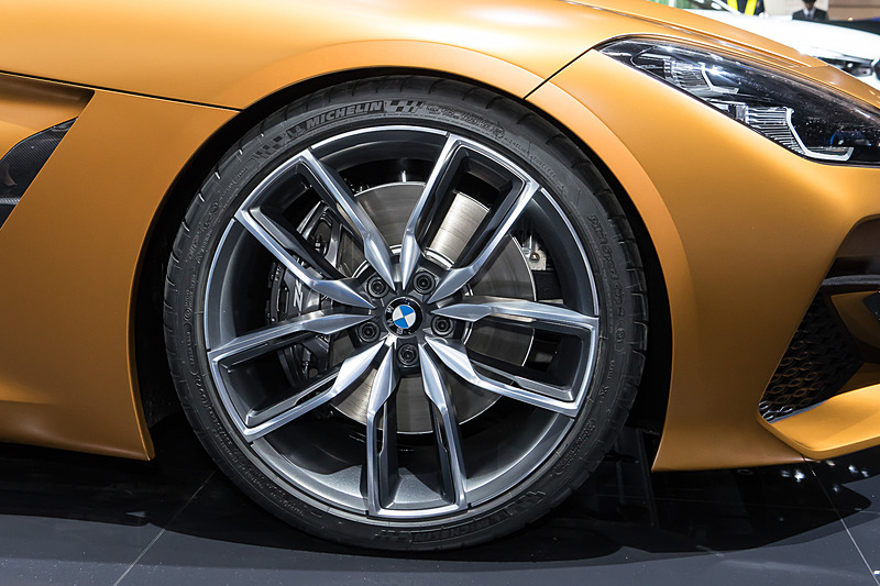 「コンセプト Z4」の内外装